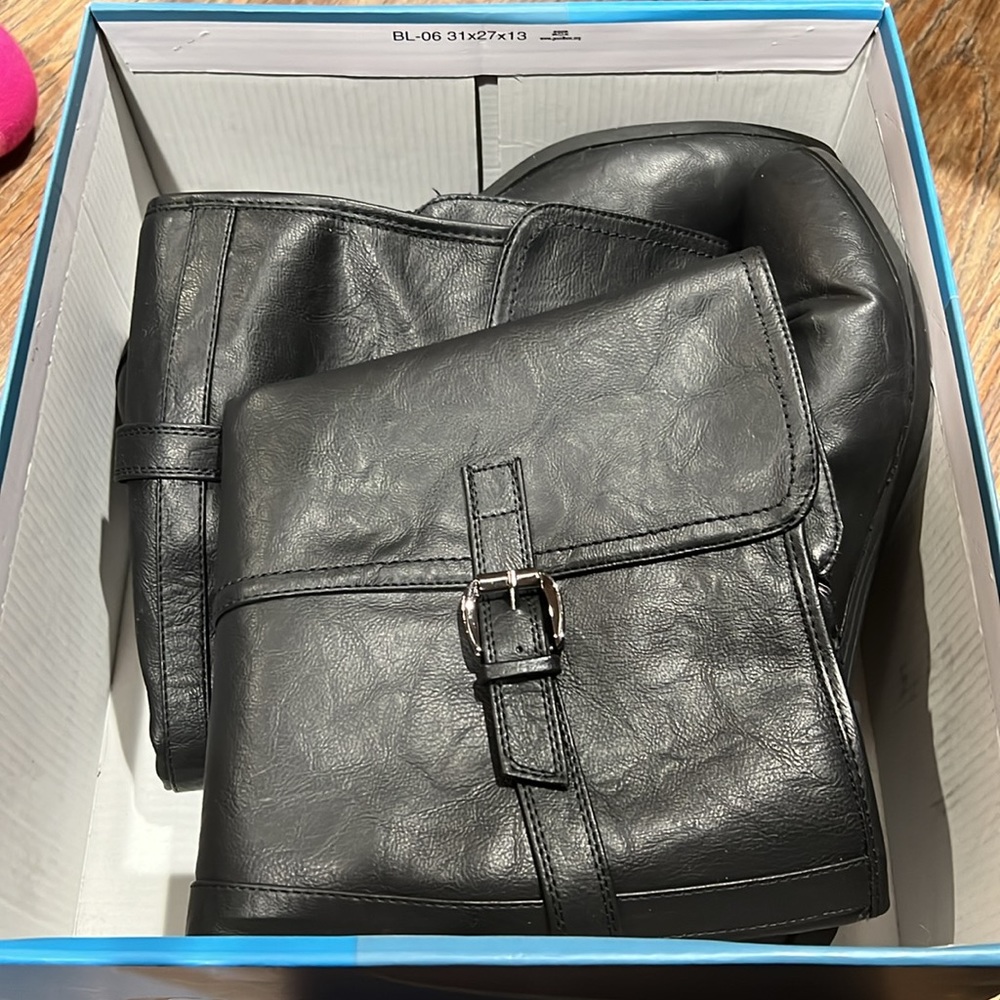 Classic Black Mid-Calf Women's Boots - Picture 4 of 4